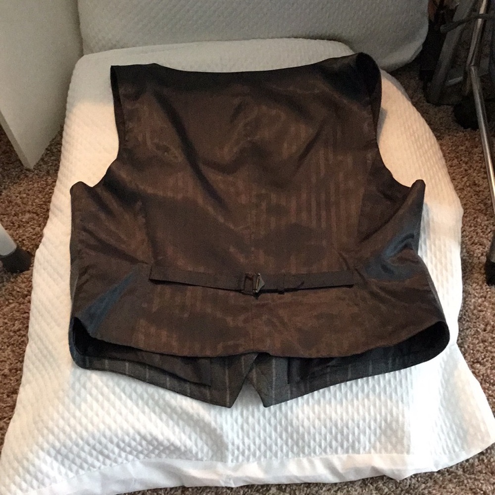 Vest - Picture 11 of 11
